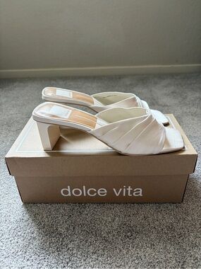 Dolce Vita Women’s Off White Silk Carlan Heels
